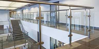 Balustrade en plexiglas - Pour escalier, mezzanine, barrière de protection  ☆ PlasticExpress